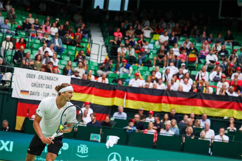 Alexander Zverev gewann im Davis Cup seine beiden Einzel.Christoph Reichwein/dpa