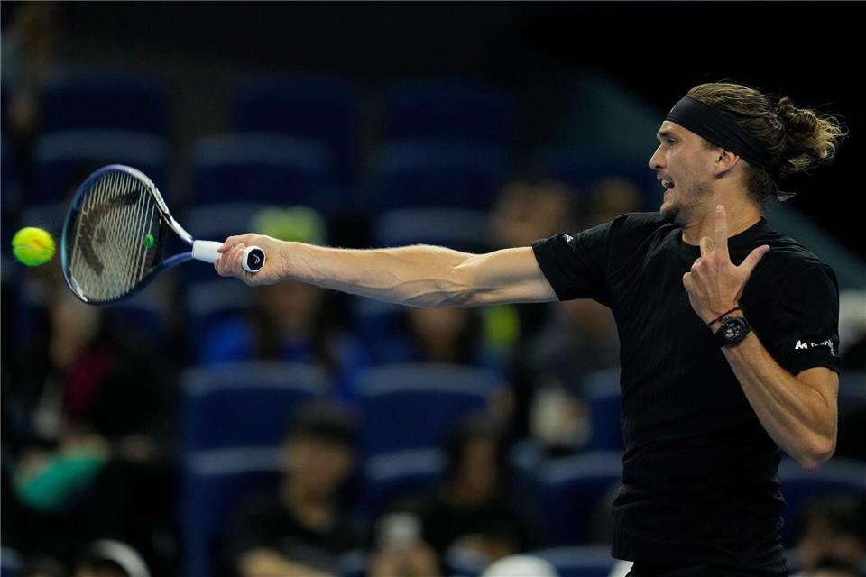 Alexander Zverev hatte in seinem Achtelfinale in Peking erhebliche Probleme.Ng Han Guan/AP/dpa