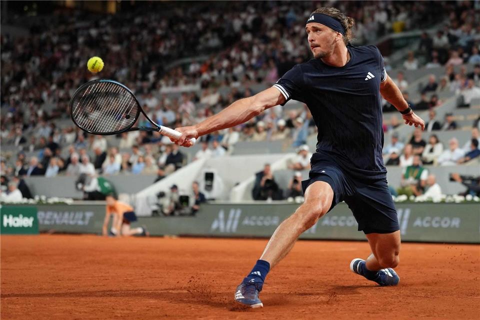 Alexander Zverev ist in Paris auf TitelmissionDimitar Dilkoff/AFP/dpa