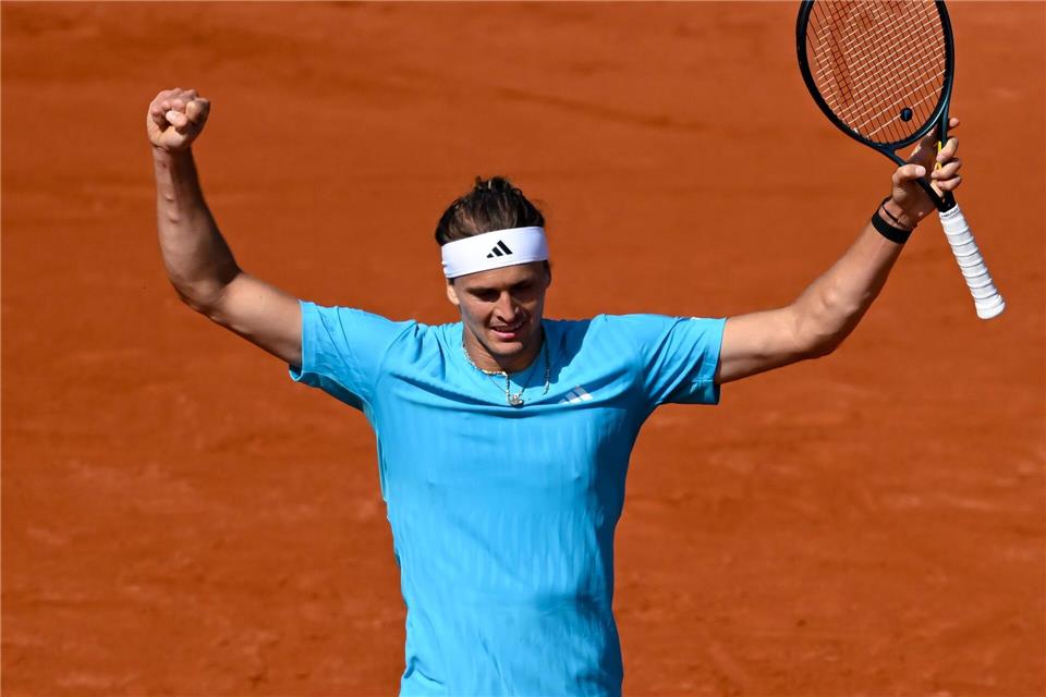 Alexander Zverev jubelt über seinen Sieg gegen Francisco Cerundolo.Sven Hoppe/dpa