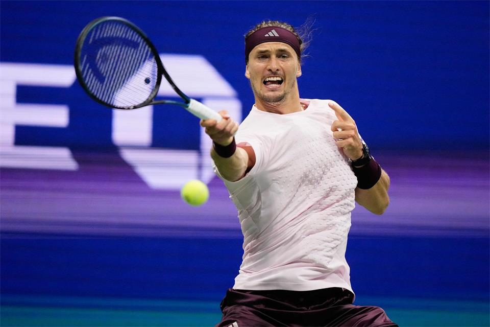 Alexander Zverev kam bei den US Open bisher erst spät ins Bett.Frank Franklin II/AP/dpa
