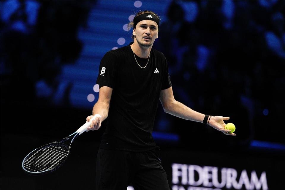 Alexander Zverev kann nur schwer fassen, dass er bei den ATP Finals in der Vorrunde gescheitert ist.Marco Alpozzi/LaPresse via ZUMA Press/dpa