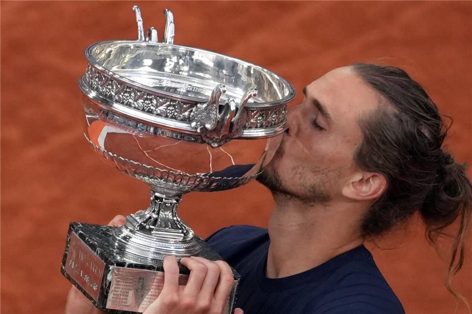 Alexander Zverev kürte sich am Sonntag zum French-Open-Sieger.Thibault Camus/AP/dpa