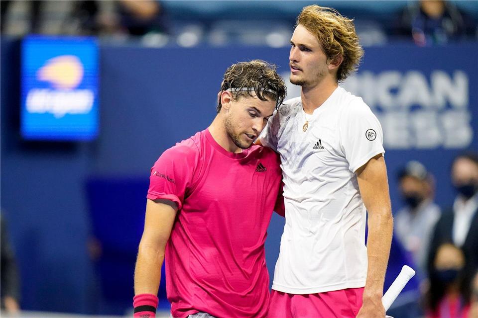 Alexander Zverev (l) sah im US-Open-Endspiel gegen Dominic Thiem schon wie der Sieger aus - und verlor am Ende doch.Frank Franklin II/AP/dpa