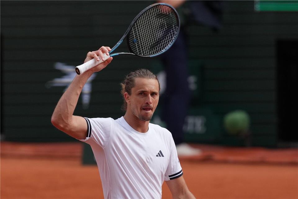 Alexander Zverev reagiert auf seinen Achtelfinalsieg. Thibault Camus/AP/dpa