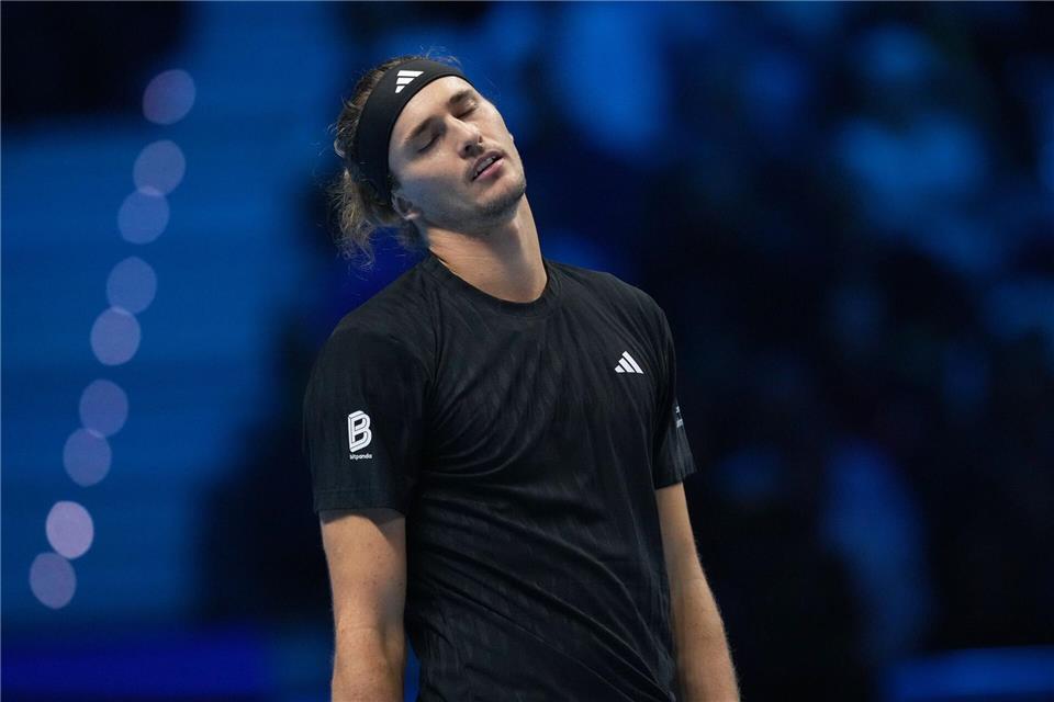 Alexander Zverev reagiert im Spiel gegen Felix Auger-Aliassime in Turin.Antonio Calanni/AP/dpa