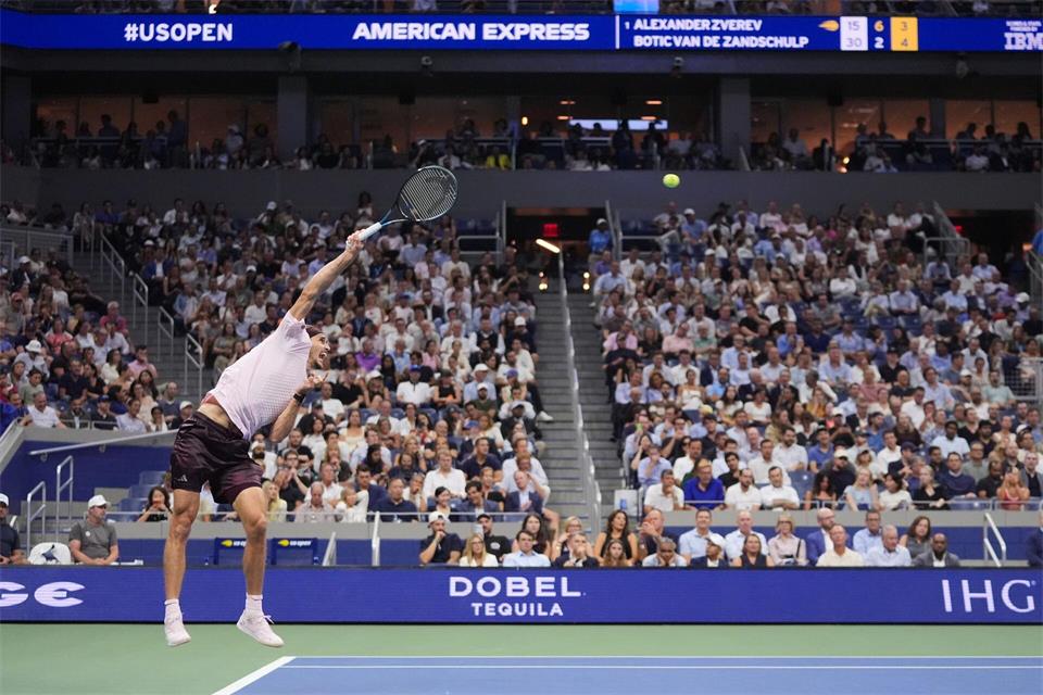 Alexander Zverev schlägt in New York gerne spät auf.Frank Franklin II/AP/dpa