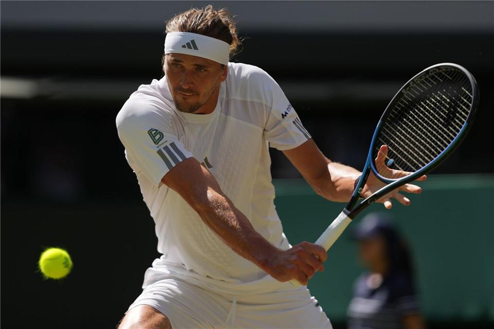 Alexander Zverev stellt mit dem Erreichen des Achtelfinals sein bestes Wimbledon-Resultat ein.Kirsty Wigglesworth/AP/dpa