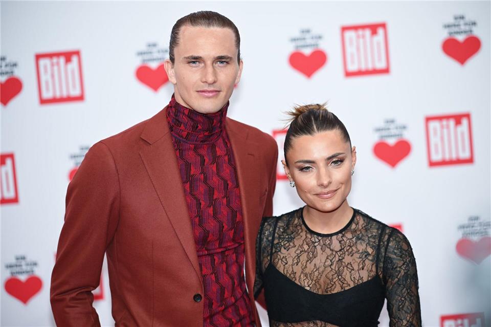 Alexander Zverev und Sophia Thomalla bei einem Auftritt auf dem Roten TeppichSebastian Christoph Gollnow/dpa