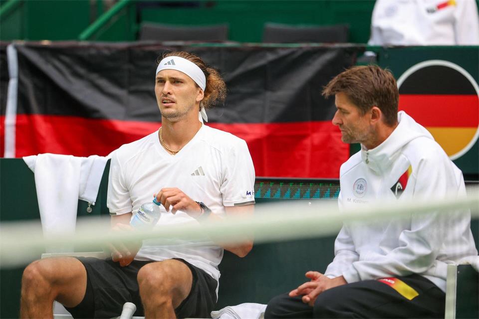 Alexander Zverev und Teamchef Michael Kohlmann freuen sich auf die Endrunde in Italien.Christoph Reichwein/dpa