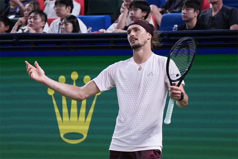 Alexander Zverev verpasst das Finale von Shanghai.Andy Wong/AP/dpa