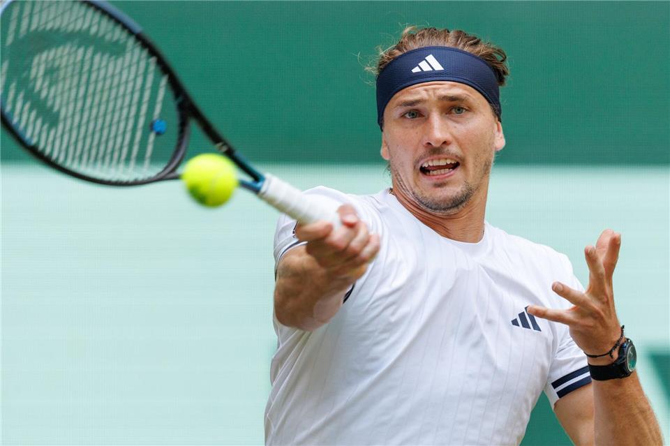 Alexander Zverev zeigte im Achtelfinale des Rasenturniers in Halle einen guten Auftritt. Friso Gentsch/dpa