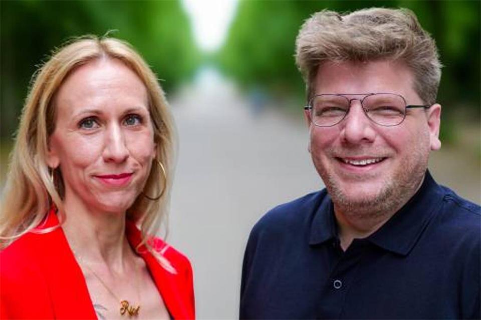 Alexandra Mehdi und Sebastian Merkens sind als Spitzenduo der Linken für die Landtagswahl nominiert. (Archivbild)Luca Pernecker/Die Linke Nordrhein-Westfalen/dpa