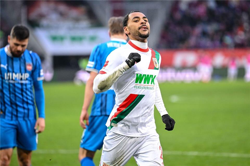 Alexis Claude-Maurice ist Augsburgs Matchwinner.Harry Langer/dpa