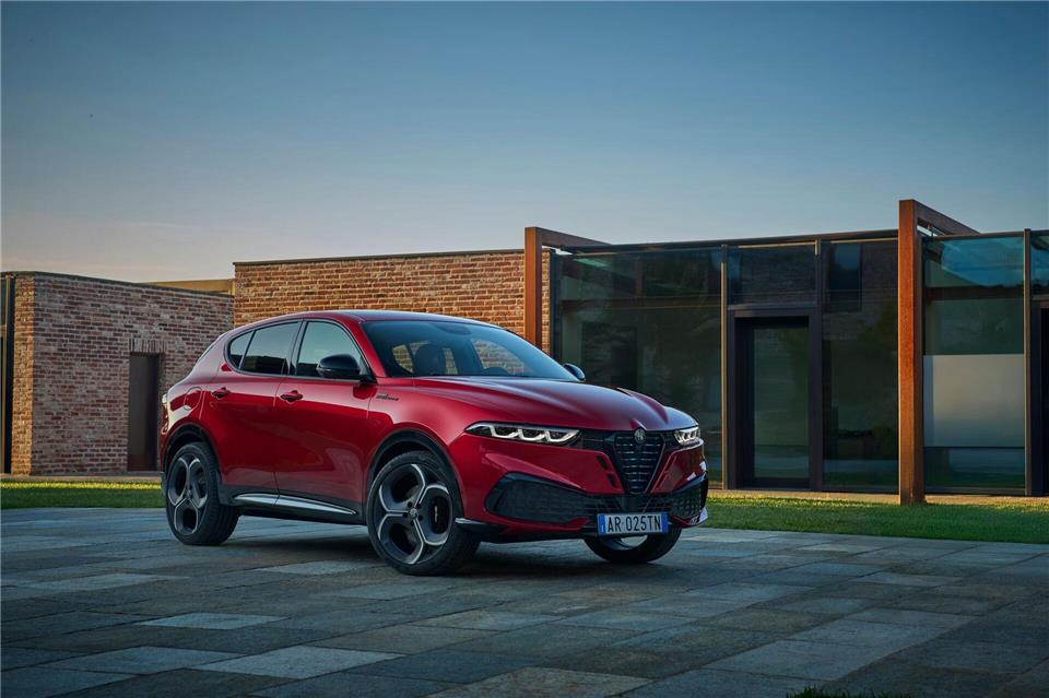 Alfa Romeo frischt den Tonale mit überarbeiteter Front und neuen Farboptionen auf: Das Facelift bringt mehr Individualität ins Kompakt-SUV.Maxsarotto/Alfa Romeo/dpa-tmn