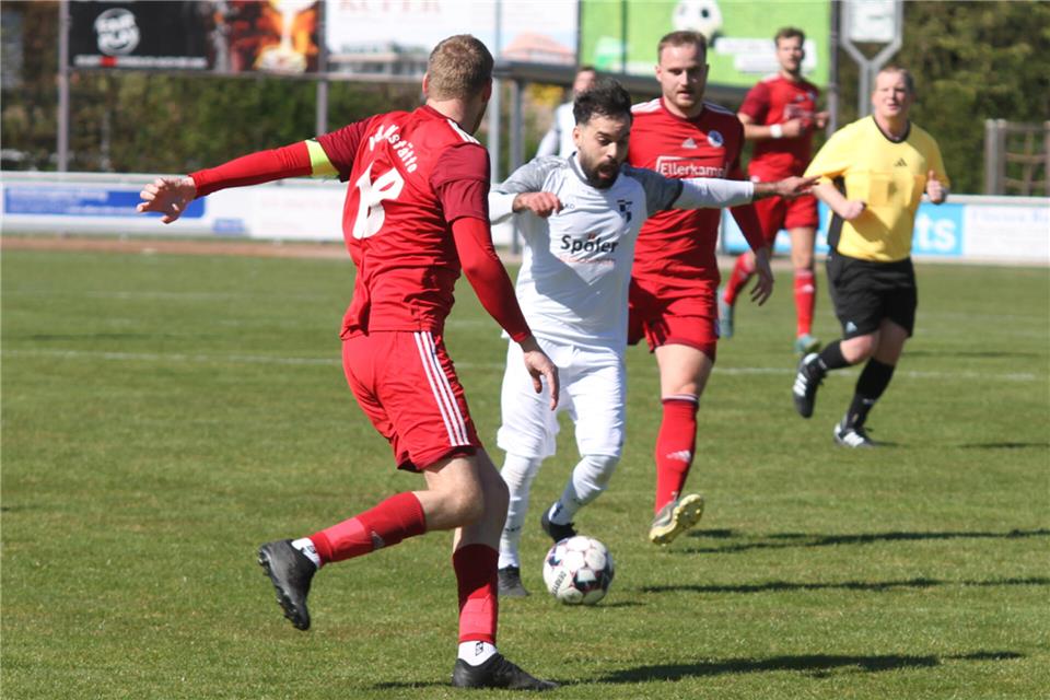 Ali Ibraim (2. von links) erzielte für die Viktoria den Führungstreffer in Stadtlohn. 