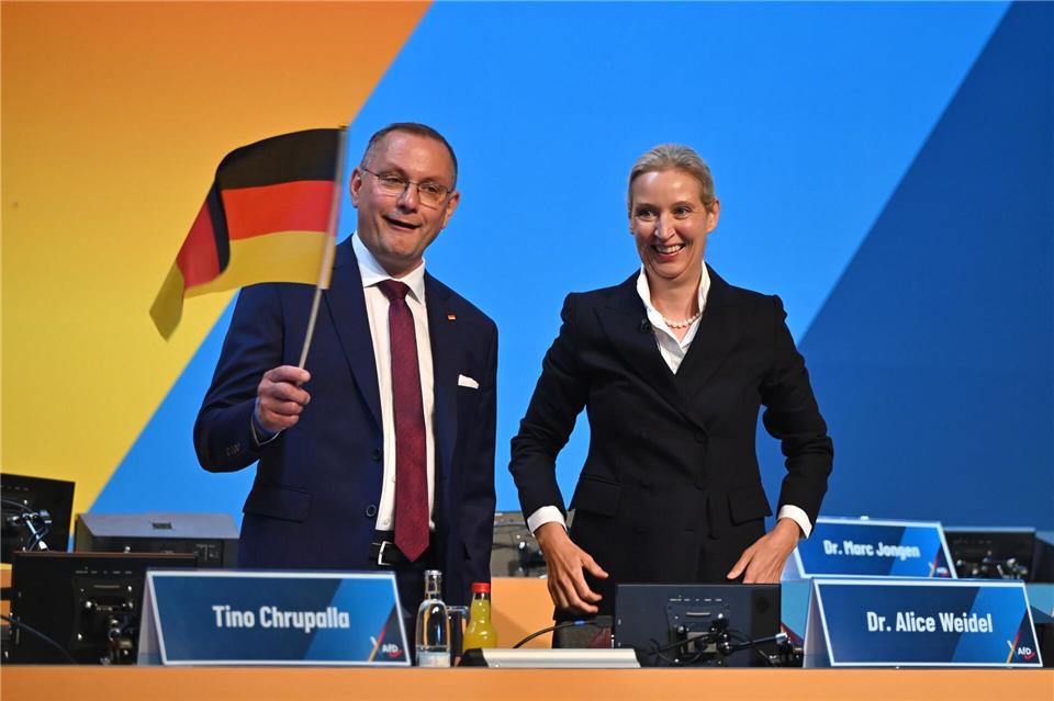 Alice Weidel, Bundesvorsitzende und Fraktionsvorsitzende der AfD, und Tino Chrupalla, Vorsitzender der AfD-Bundestagsfraktion, beim Bundesparteitag der AfD.Katharina Kausche/dpa