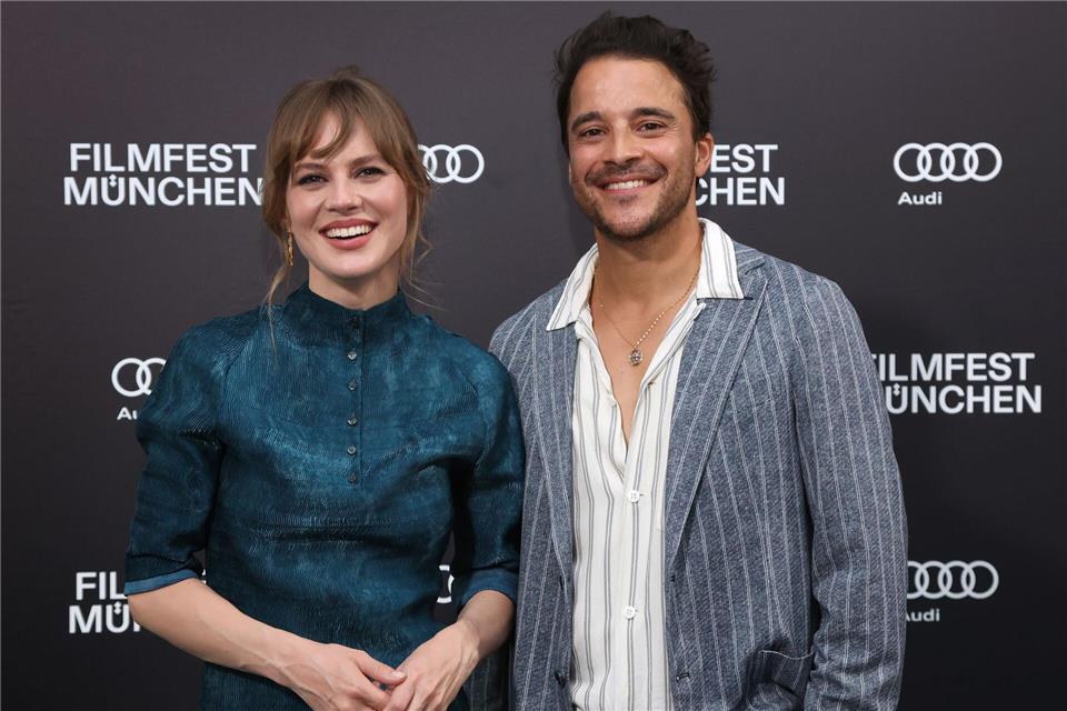 Alicia von Rittberg und Kostja Ullmann sind die Hauptdarsteller der neuen Serie. (Archivbild)Karl-Josef Hildenbrand/dpa