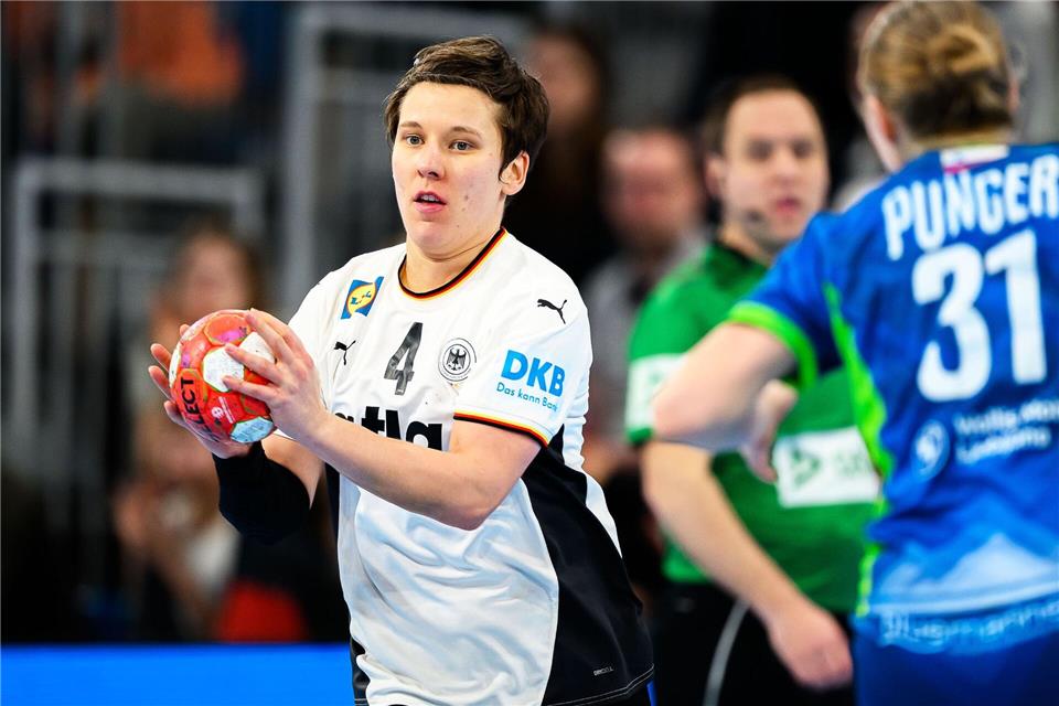 Alina Grijseels und ihre Nationalmannschaftskolleginnen freuen sich auf das Heimspiel in Hamm gegen Belgien (Archivbild). Marco Wolf/dpa