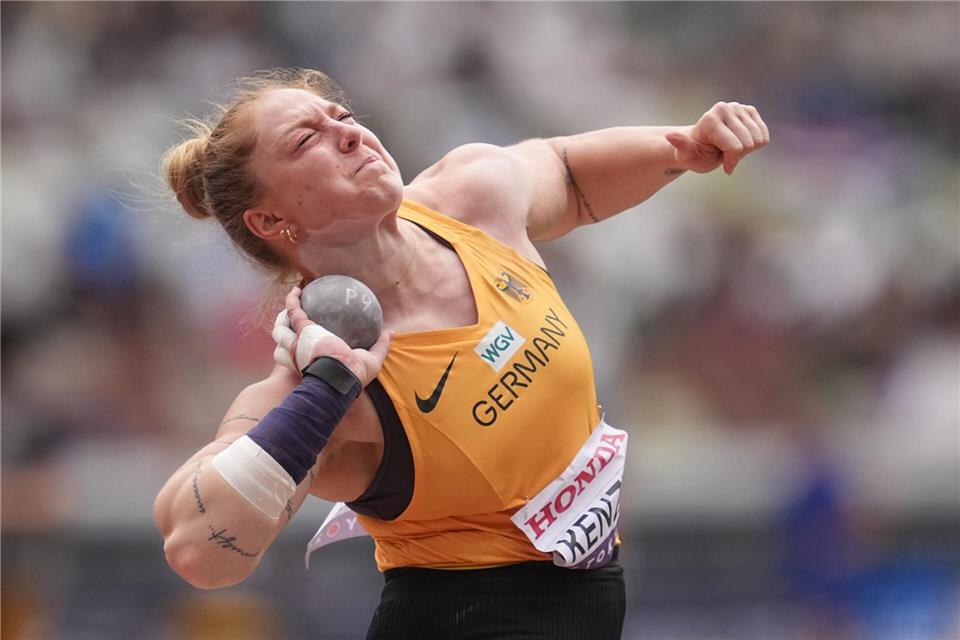 Olympiasiegerin Ogunleye löst locker das Final-Ticket Alina Kenzel ist ins Kugelstoß-Finale eingezogen.Michael Kappeler/dpa