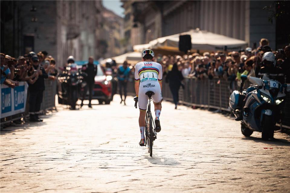 Coppi-Rekord geknackt: Pogacar gewinnt Lombardei-Rundfahrt Alle Augen waren auf Weltmeister Tadej Pogacar gerichtet.Matteo Secci/ZUMA Press Wire/dpa