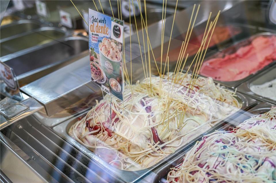 Alle Zutaten der neuen Sorte „Al dente“ verrät der Eismacher nicht.Jason Tschepljakow/dpa