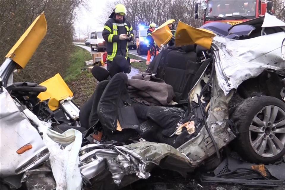 Alle drei Todesopfer saßen in dem Auto, das den Unfall verursacht haben soll.Andre Hellwig/Nord-West-Media TV /dpa