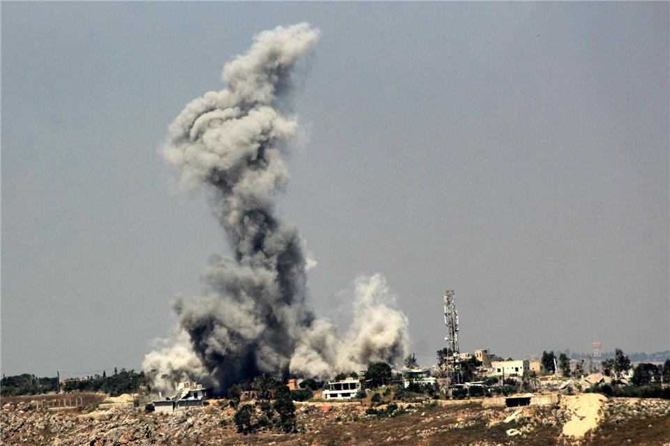 Allein am Sonntag zählten libanesische Medien rund 90 israelische Angriffe im Süden.Stringer/dpa