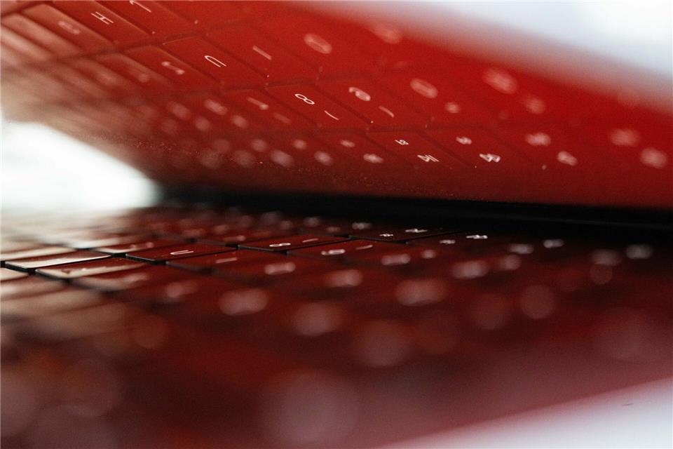 Allein bei den in Stuttgart angeklagten 22 Fällen entstand ein wirtschaftlicher Schaden von rund 2,3 Millionen Euro.(Symbolbild)Marijan Murat/dpa