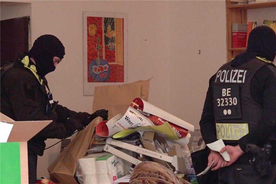 Allein in Berlin durchsuchte die Polizei 14 Objekte. Sven Käuler/dpa
