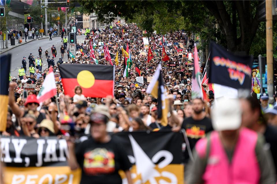 Allein in Sydney versammelten sich Medienberichten zufolge etwa 15.000 Menschen.Steven Markham/AAP/dpa