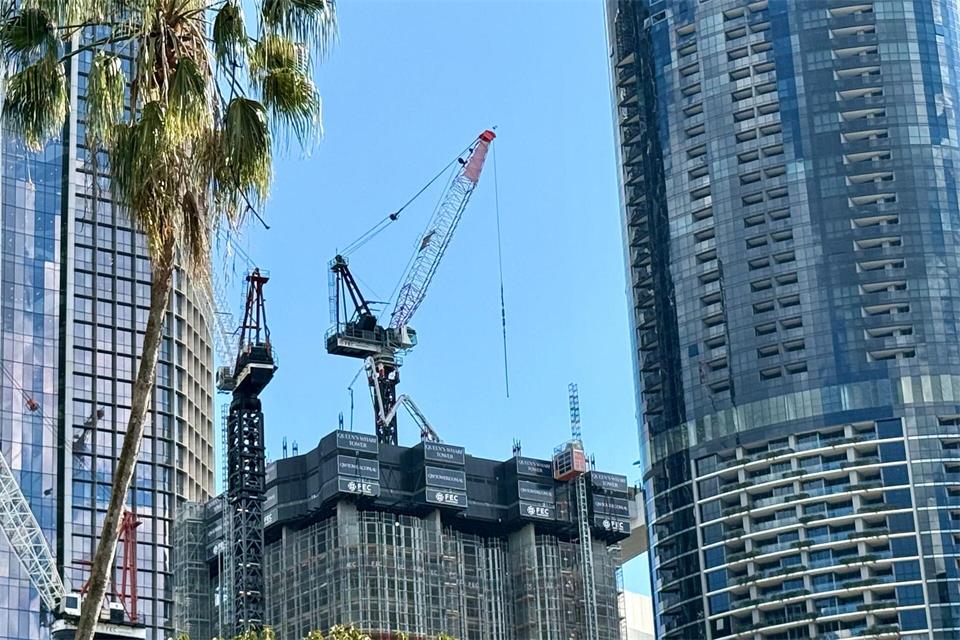 Allerorts ragen gerade Baukräne in den Himmel. (Archivbild)Carola Frentzen/dpa
