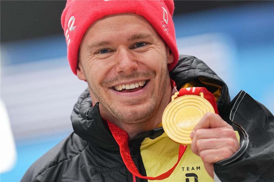 Skeleton-Olympiasieger Grotheer: Olympia 2026 letztes Ziel Alles erreicht: Christopher Grotheer nach seinem Olympiasieg 2022 in Peking.Michael Kappeler/dpa