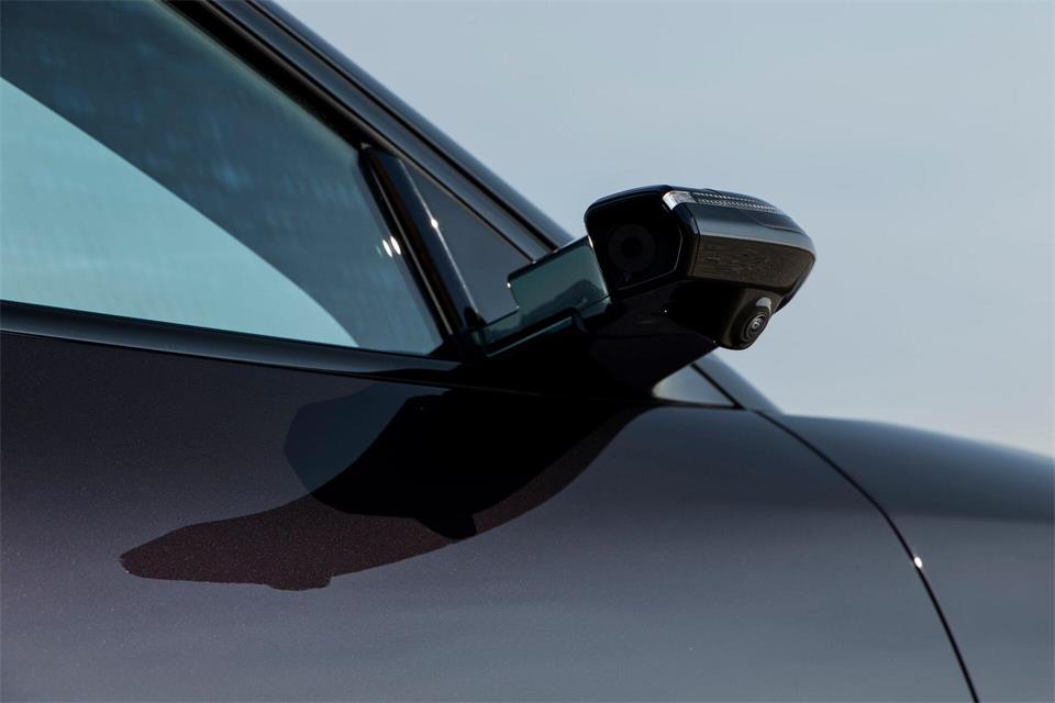 Alles genau im Blick: die Außenspiegel des CX-6e werden auf Wunsch gegen Kameras getauscht.Mazda/dpa-tmn