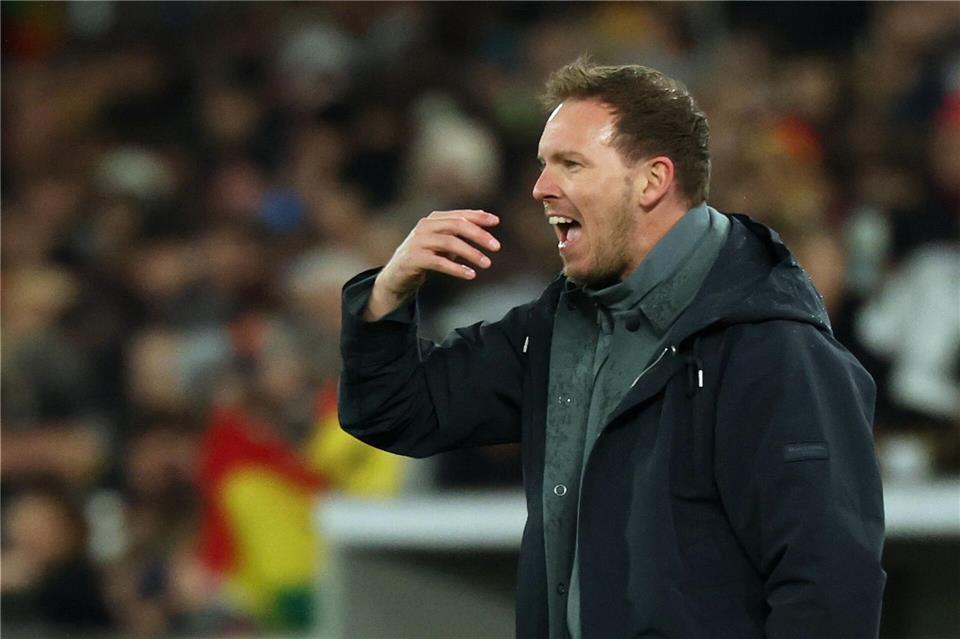 Alles hört auf sein Kommando: Julian Nagelsmann in Aktion am Spielfeldrand. Christian Charisius/dpa