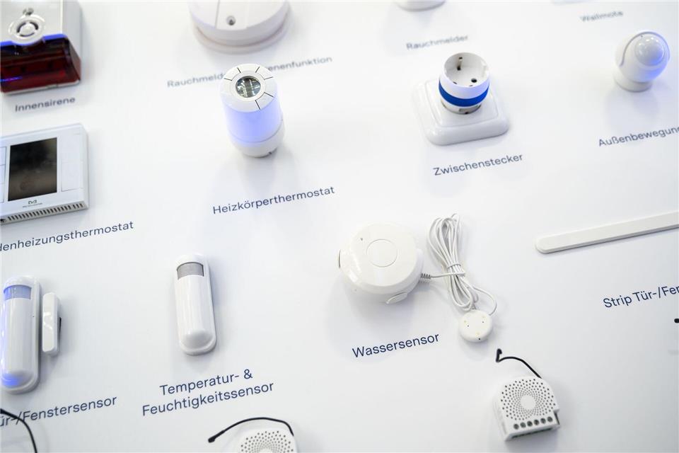 Smart-Home-Test: Nicht jedes System erfüllt alle Wünsche Alles im Griff: Mit einem Smart-Home-System lassen sich Heizung, Licht und Sicherheit bequem steuern.Florian Schuh/dpa-tmn
