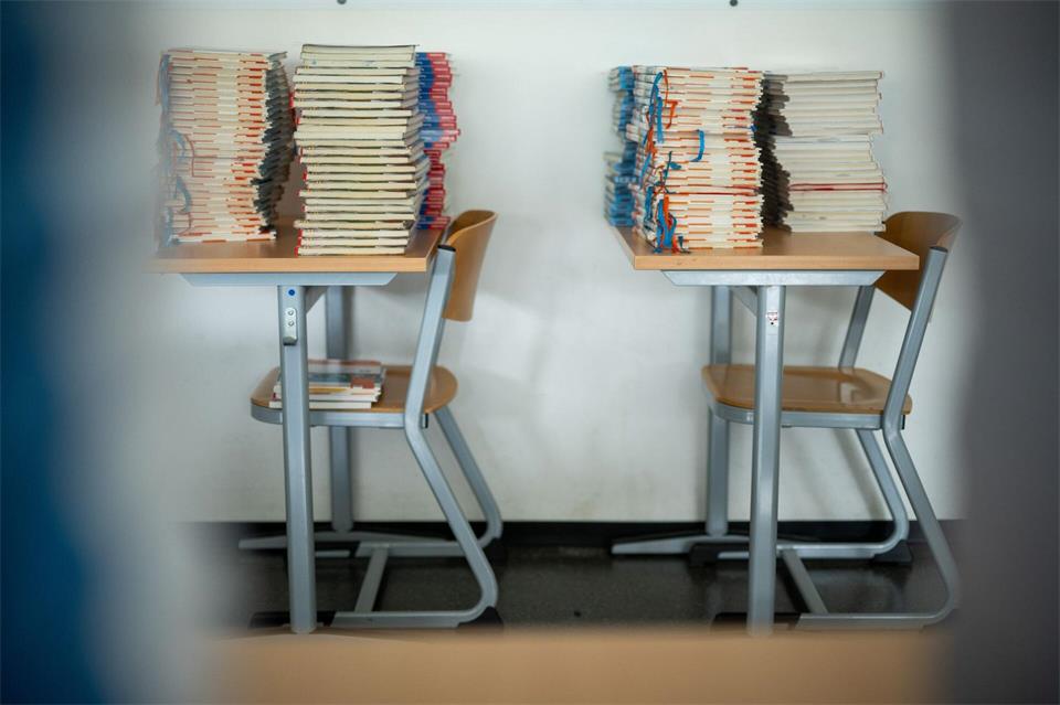 Alles liegt bereit für das neue Schuljahr in Berlin und Brandenburg. (Symbolbild)Sebastian Christoph Gollnow/dpa