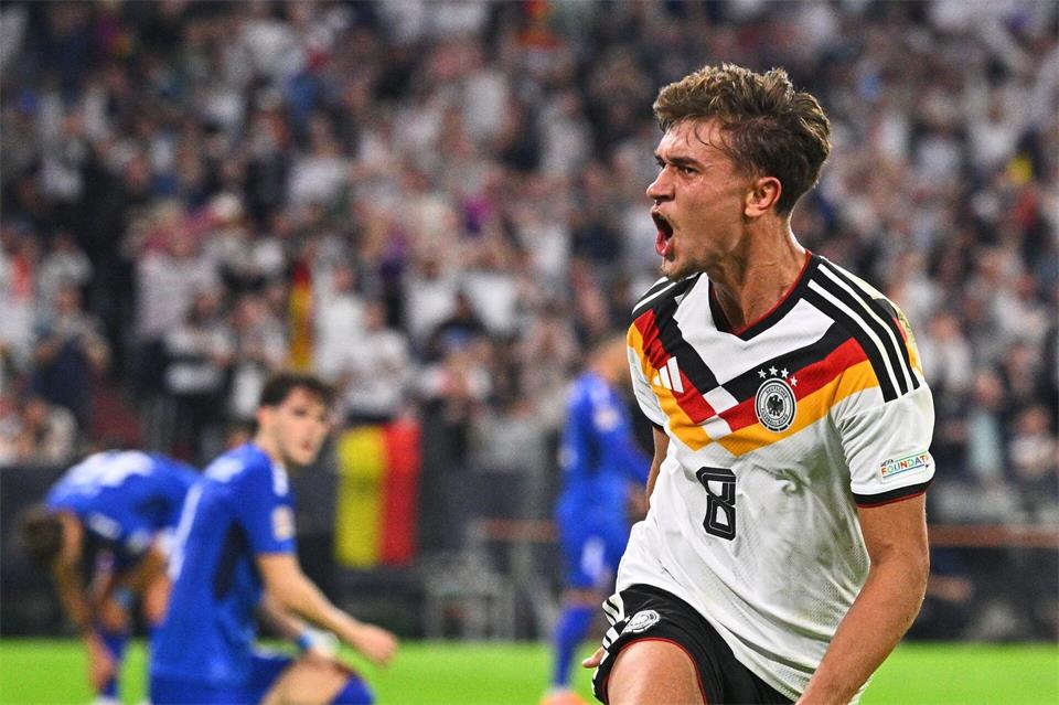 „Alles rausschreien.“ Tom Bischof völlig losgelöst nach dem ersten Länderspieltor.Tom Weller/dpa