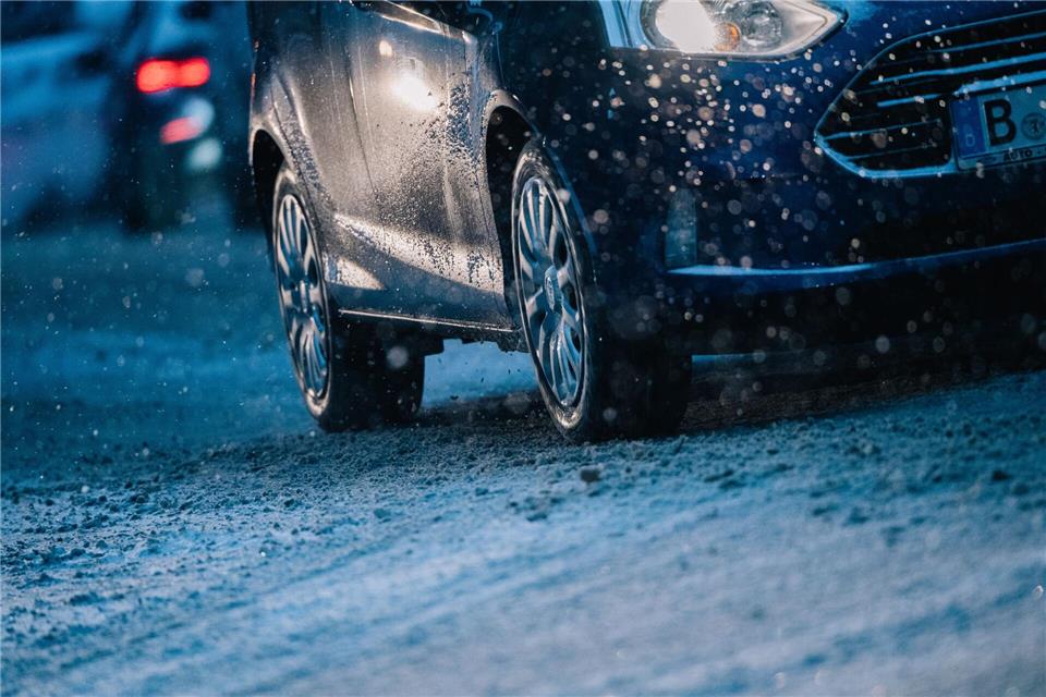 Allwetterreifen oder vielleicht doch lieber Winterreifen? Die Entscheidung hängt auch vom eigenen Fahrverhalten und der Region ab.picture alliance/dpa/dpa-tmn