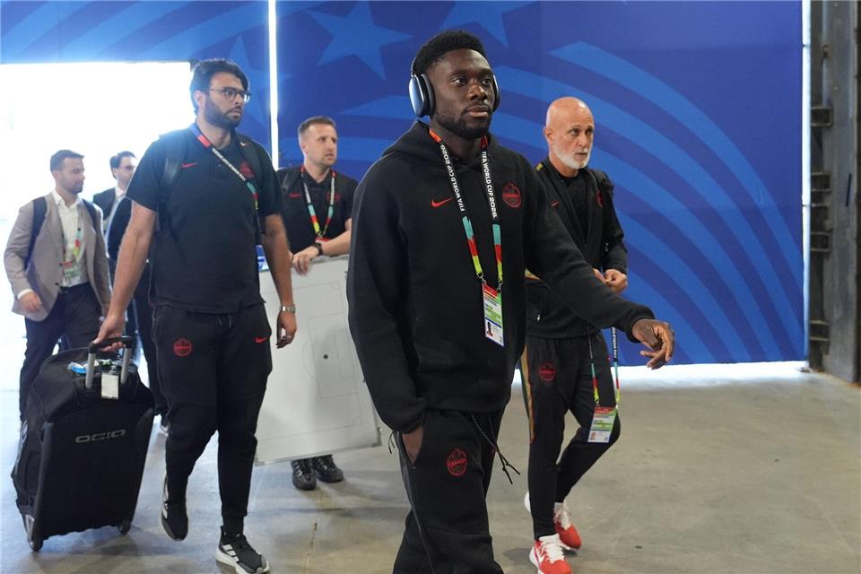 Alphonso Davies (M) fühlte sich nicht gut genug für das Achtelfinale.Eric Gay/AP/dpa