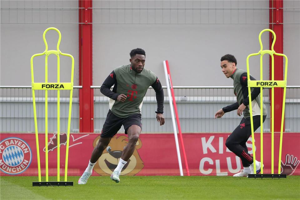 Alphonso Davies (l) und Jamal Musiala im Abschlusstraining.Philippe Ruiz/dpa