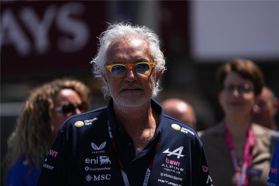 Alpine-Teamchef Flavio Briatore kündigt Einspruch an.Fatima Shbair/AP/dpa