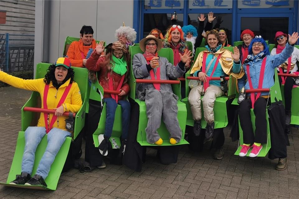 Als Achterbahn waren die Frauen der EAV im vergangenen Jahr im Rosenmontagszug dabei.