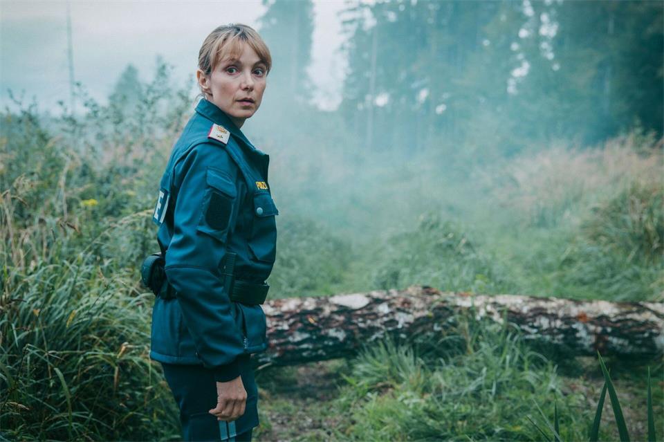 Als Amelies Leiche in einem Moor gefunden wird, entwickelt sich eine komplexe Mordermittlung. (Handout)Victoria Herbig/ARD Degeto Film/ORF/Mona Film/dpa