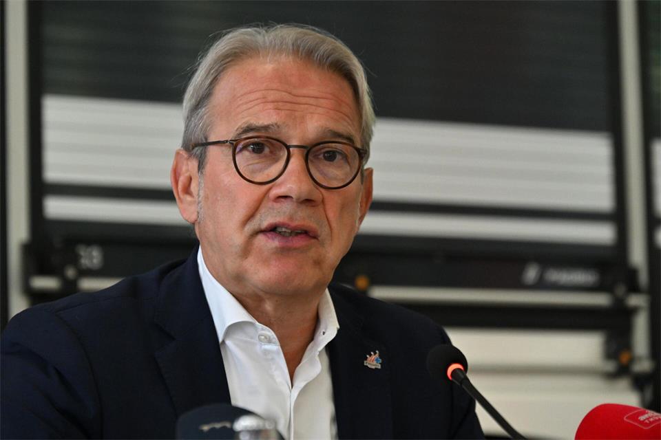 Als Beispiel für einen besonders fordernden Einsatz im vergangenen Jahr nannte Innenminister Georg Maier (SPD) den Großbrand auf der Saalfelder Höhe. Martin Schutt/dpa
