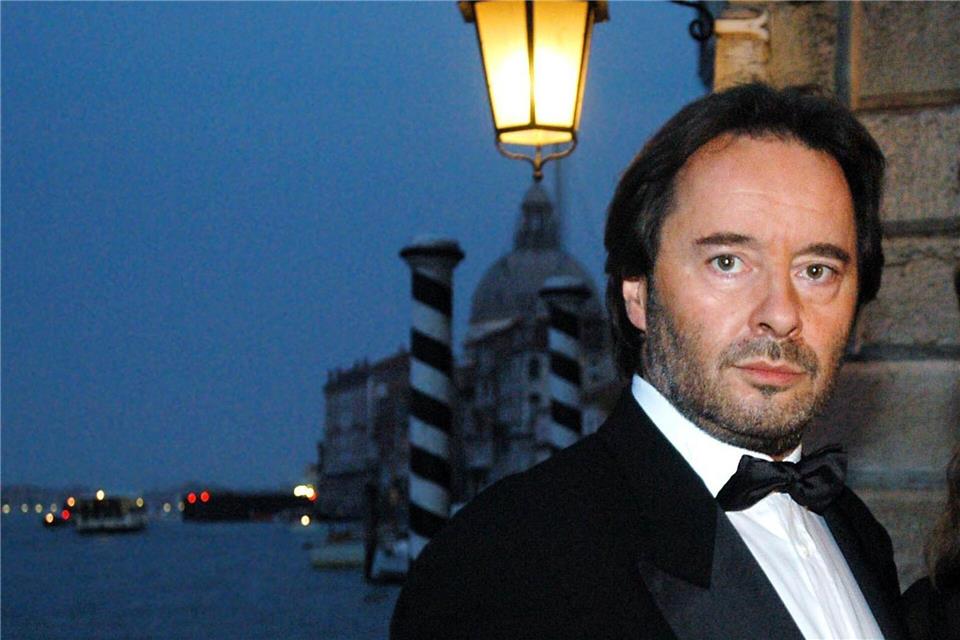 Als Commissario Brunetti löste Kockisch Kriminalfälle in der malerischen Kulisse von Venedig.Hannibal Hanschke/dpa