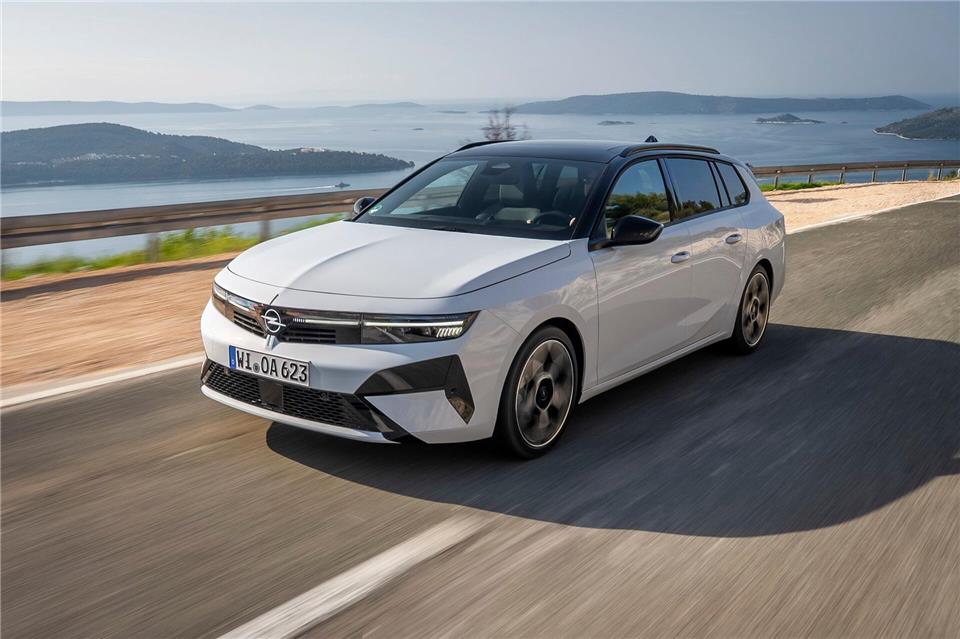 Als Diesel ist der überarbeitete Opel Astra ab 35.040 Euro zu haben.Opel Automobile GmbH/dpa-tmn
