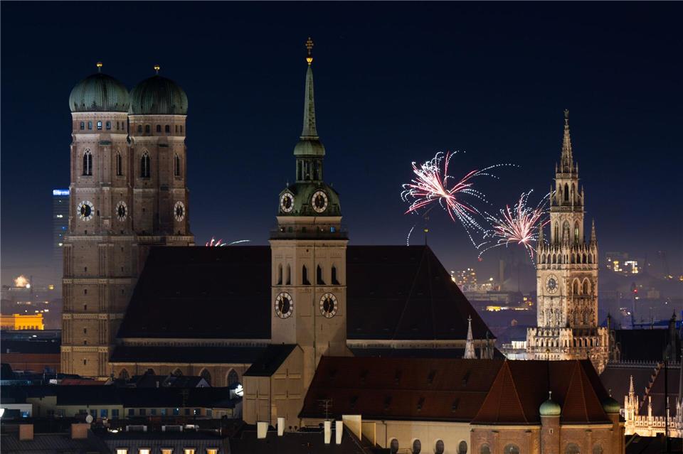 Als Ersatz für Böller und Feuerwerk plant die Stadt München eine Licht- und Lasershow auf der Silvestermeile. (Archivbild)Sven Hoppe/dpa
