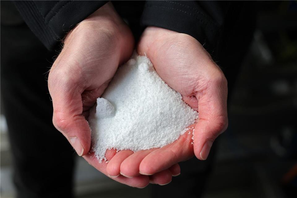Als Gas wird Wasserstoff unter hohem Druck gelagert. Die Speicherung in Salzen soll den Umgang mit dem Energieträger vereinfachen.Bernd Wüstneck/dpa