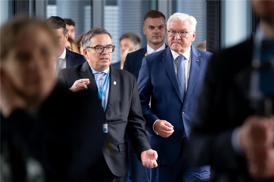 Als Laie könne man sich kaum vorstellen, was bodengebundene Weltraumforschung bedeute, so Steinmeier.Sven Hoppe/dpa